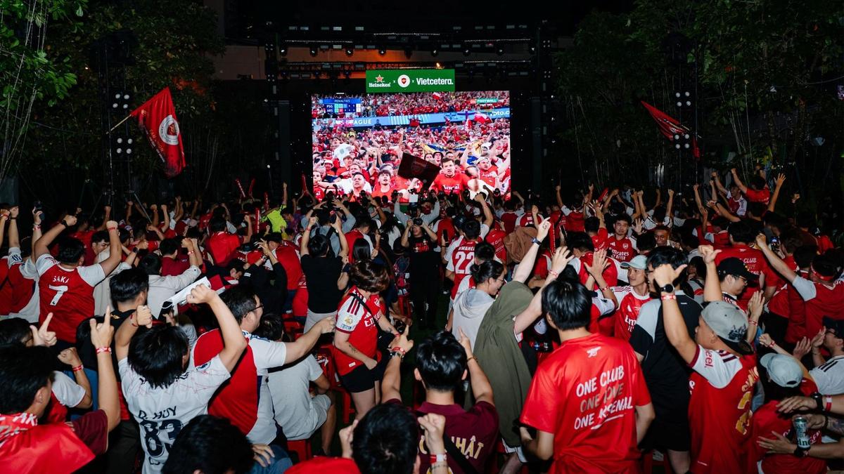 Việt Nam mùa Champions League tôi đấy: Cùng hò reo, cùng hồi hộp, cùng sống trọn đêm bóng đá