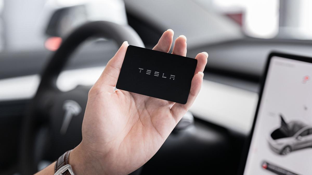 Giải mã chiến lược 3 triệu USD của Tesla tại Việt Nam: Nước cờ hớt váng hay rào cản thuế quan đã định hình sân chơi?