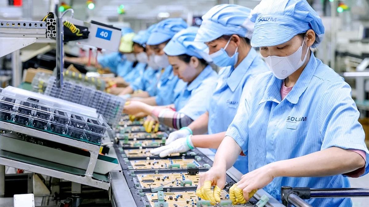 High-Tech Exports Surpass 50% As Global Investors Double Down On Vietnam