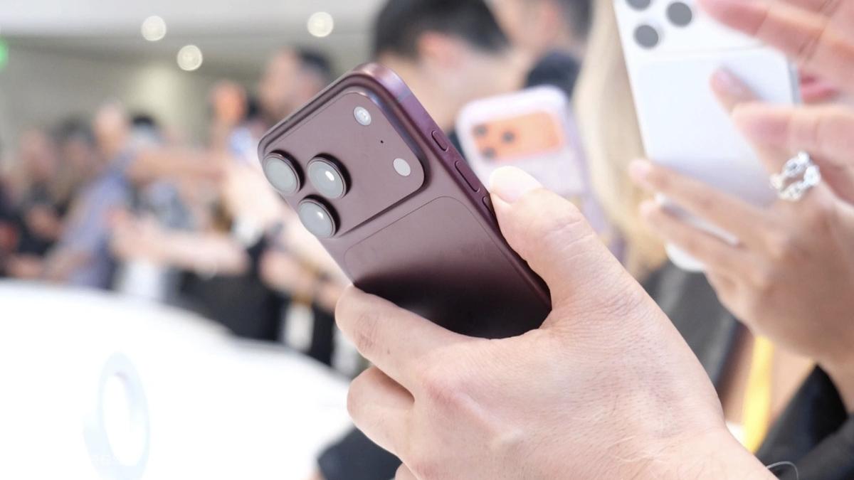 Why Do Vietnamese Consumers Love iPhones Despite Earning Just US$350 A Month?