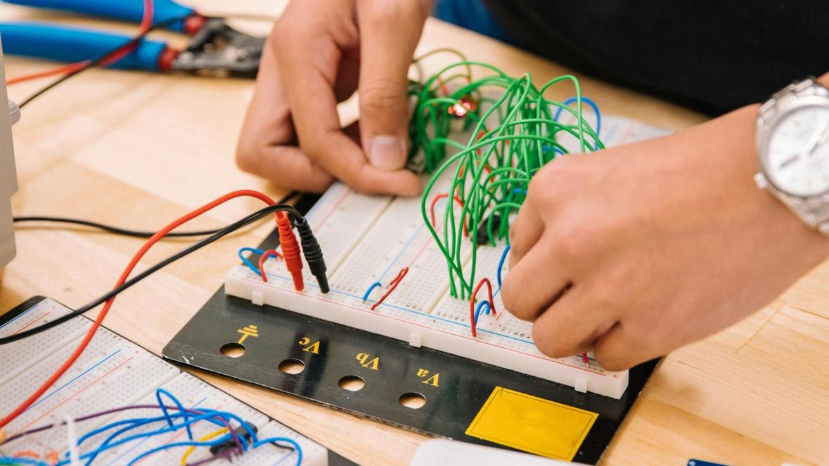 Vietnam's Science And Technology Sector Revenue Surpasses $206 Billion In 2025