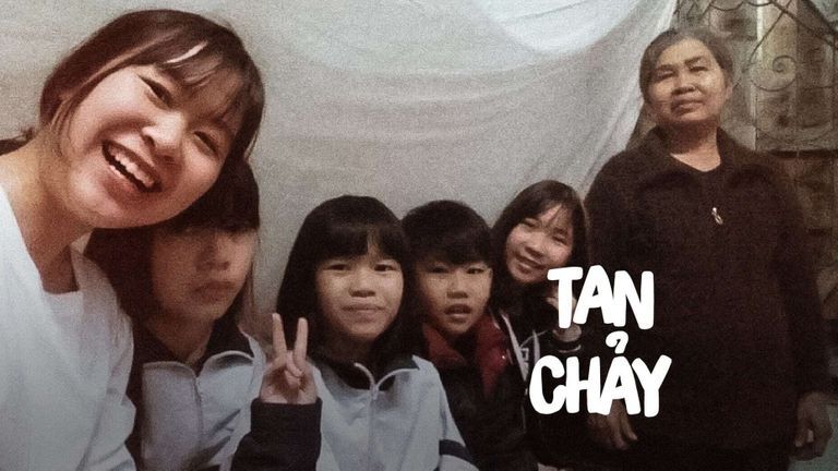  "Ta mua bao nhiêu là thức ăn đợi mày về..." 