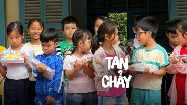 Chuyện kể trên những dòng kẻ ô ly