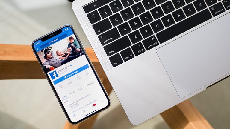 Phản ứng của Facebook về việc nhãn hàng tẩy chay
