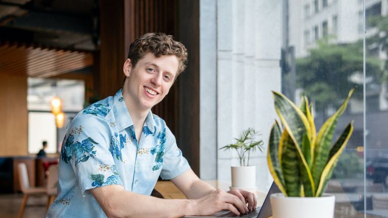 Gặp gỡ Stephen Turban — Cựu sinh viên Harvard bắn tiếng Việt từ chương trình Người Ấy Là Ai 