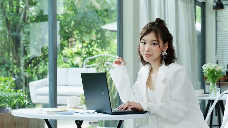 Laptop ASUS OLED thế hệ mới: Đột phá về công nghệ và thiết kế