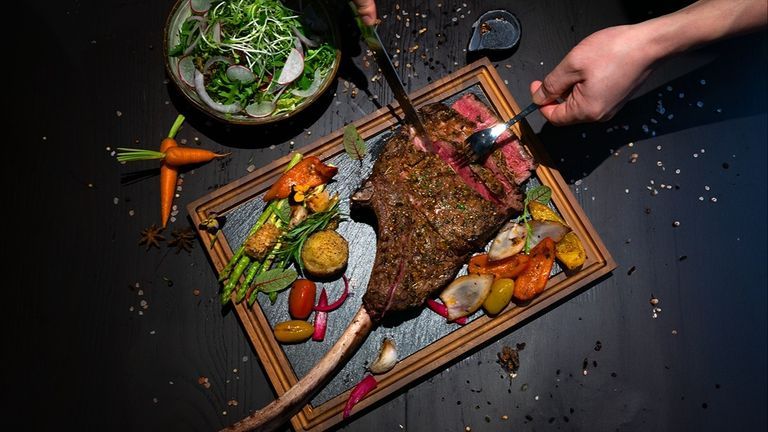 Steakhouse The Fan - Nơi nghệ thuật nướng Teppanyaki và hội hoạ gặp gỡ 