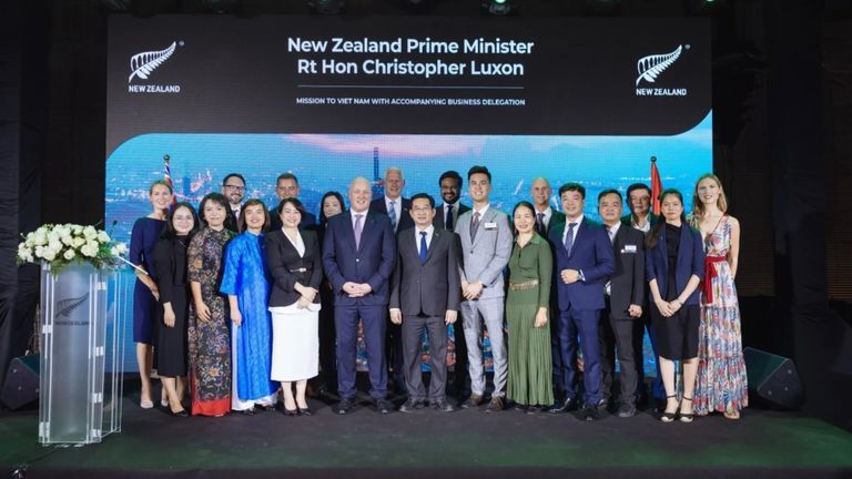Thủ tướng New Zealand Christopher Luxon cùng đoàn 20 doanh nghiệp cấp cao New Zealand trong chuyến thăm Việt Nam. | Nguồn: NZTD
