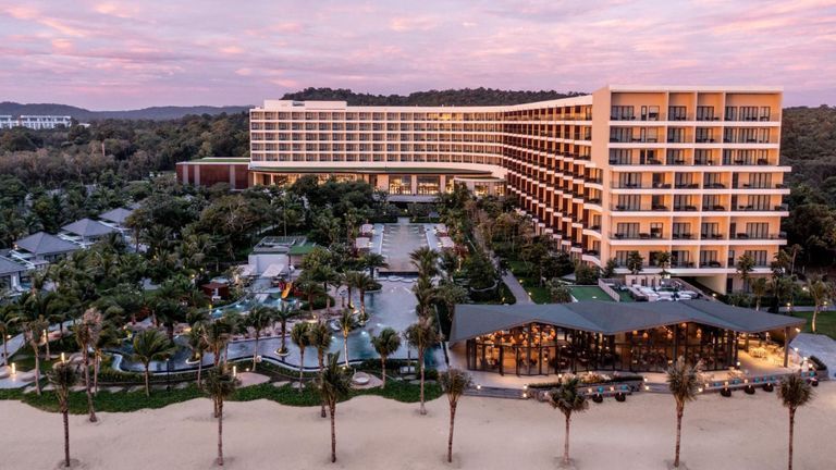 The World Luxury Hotel Awards recently named ten hotels and resorts from Vietnam that are among Asia's most luxurious. | Source: Crowne Plaza Phu Quoc Starbay