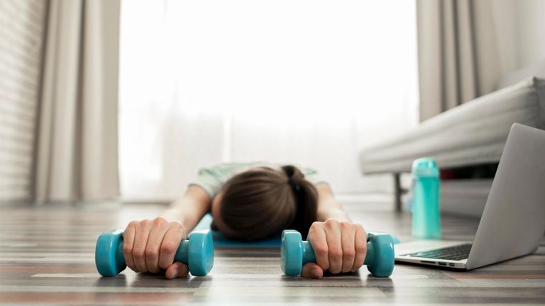 Chạy bộ, đạp xe, tập gym… có phải là nguyên nhân gây đột quỵ ở người trẻ?