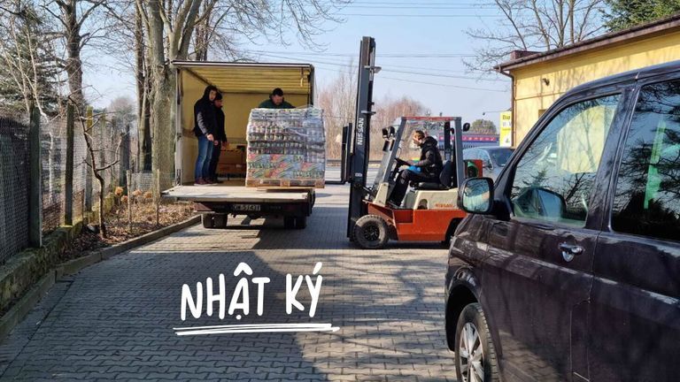 "Tình nguyện viên rất nhiều. Chúng mình làm không kịp thôi."