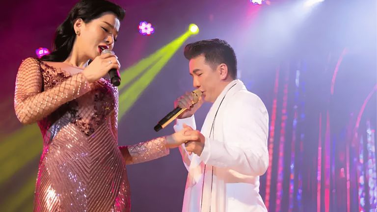  Lệ Quyên (left) and Đàm Vĩnh Hưng (right), two prominent voices of Vietnamese Bolero. | Source: Học viện âm nhạc SEAMI