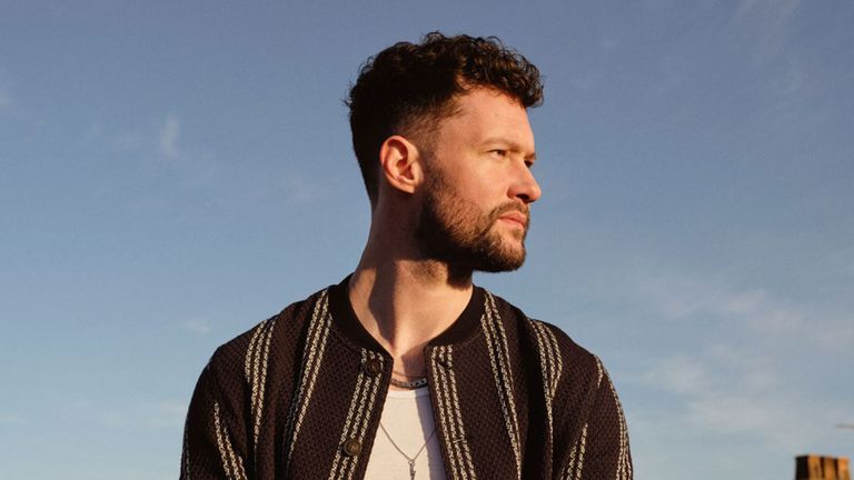 Calum Scott: “Trước khi làm ca sĩ thành công, cứ làm một người tử tế trước đã”