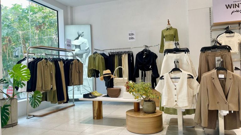 Bội thực thời trang nhanh, người trẻ quay về với essential brand