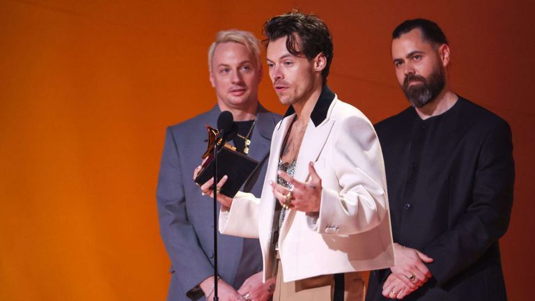 Harry Styles thắng giải quan trọng nhất Grammy 2023, album của năm với Harry's House. | Nguồn: LATimes.