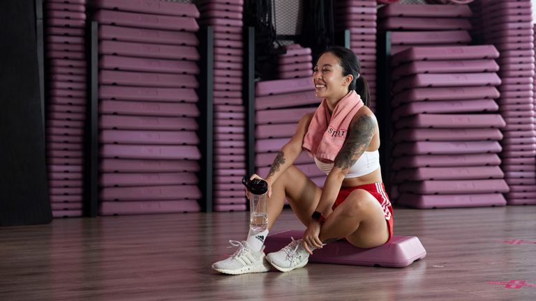 Nước uống là một trong những nhân tố quan trọng trong quá trình tập luyện và chế độ dinh dưỡng | Nguồn: Bobby Vũ cho Vietcetera