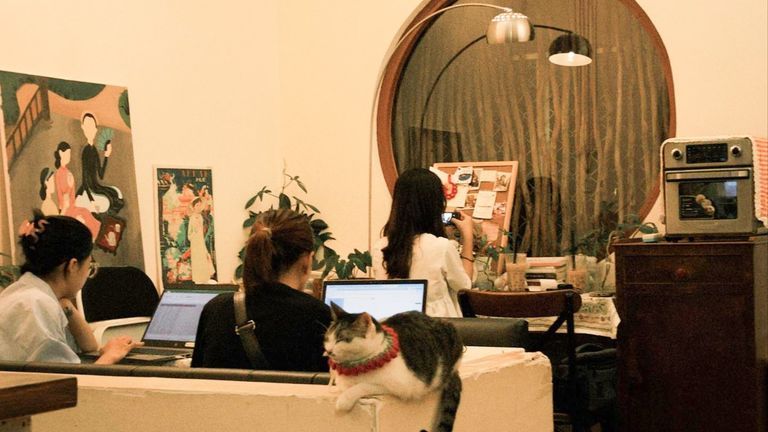 Ideas For A Weekend Coffee Date: Step Inside Saigon’s Vintage Apartments 