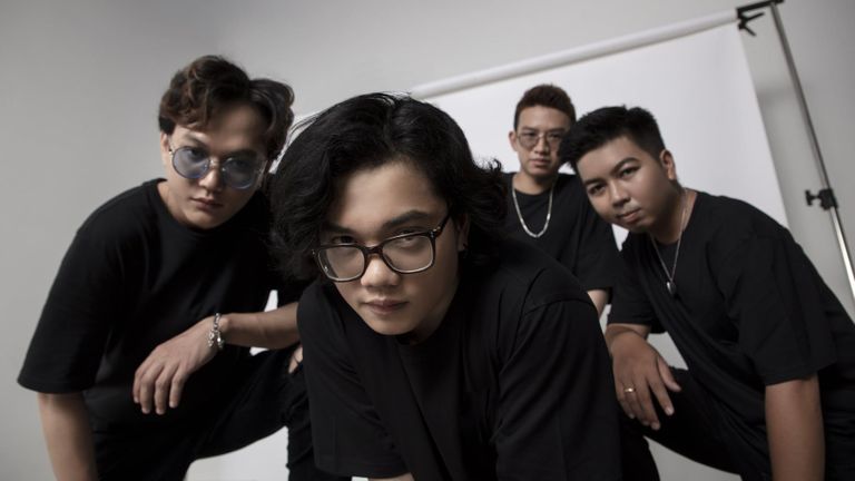 Qua Khung Cửa Sổ: Chillies và những tâm sự về album đầu tay