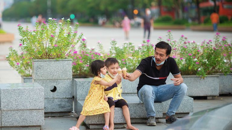 Cảm nhận một Sài Gòn nhộn nhịp sau giãn cách qua những bức hình