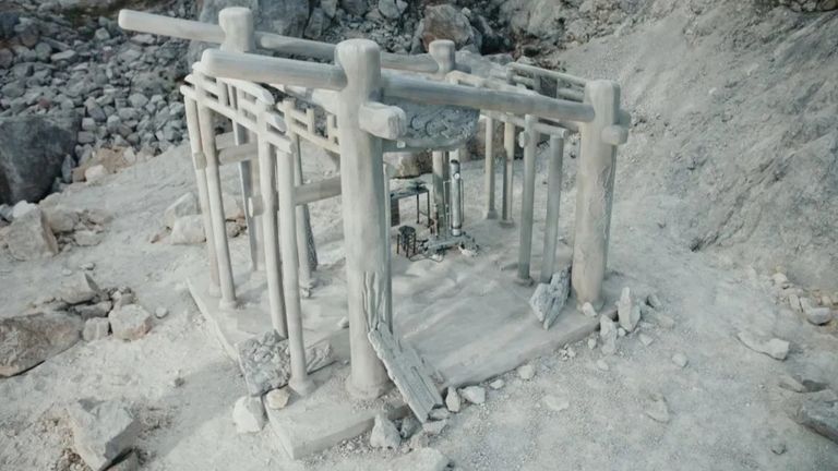 Khi Việt Nam trở thành chất liệu: Cơ hội vàng hay mỏ vàng chưa có bản đồ? 