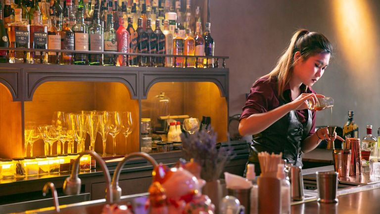 Những điều một bartender nữ chưa kể với bạn