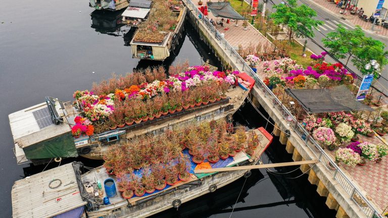 Floating Flower Markets And How The South Welcomes Tet