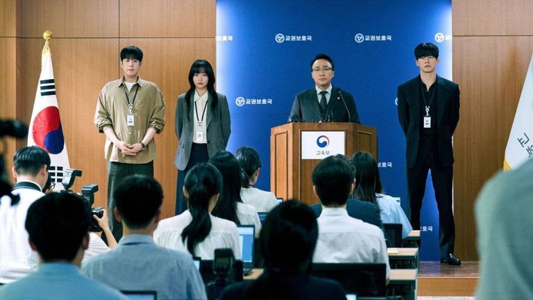 Ngoài những yếu tố giả tưởng, có sự thật nào ngoài đời thực trùng với "Teach You A Lesson"?