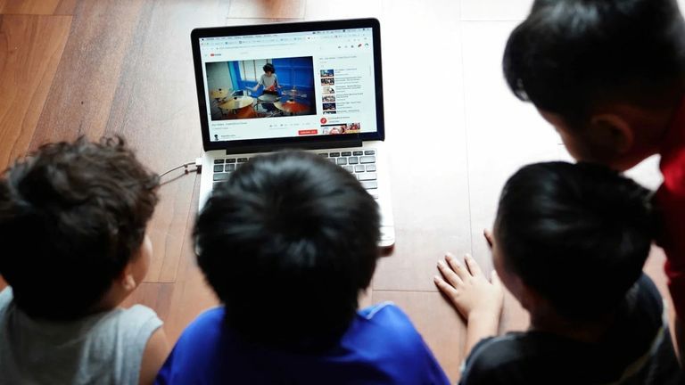 Vietnam Proposes Restrictions On Social Media Use For Under-16s 