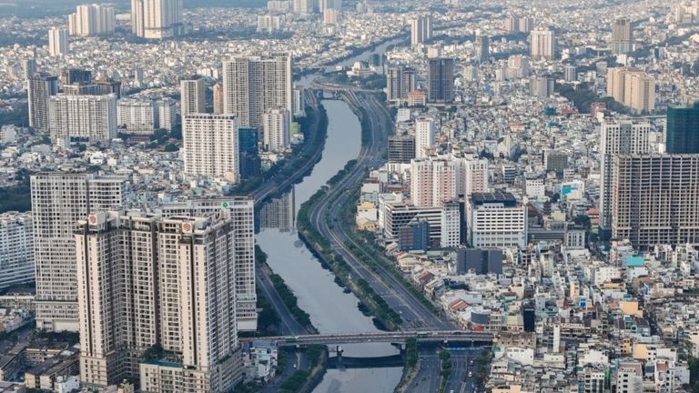 A square meter of an apartment in Vietnam is as expensive as 10 months' full salary. | Source: VnExpress