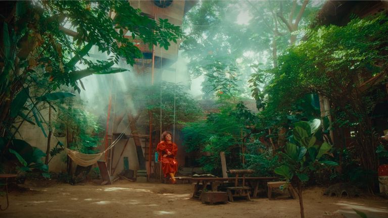 Tùng: “Một ngày bình thường trôi qua cũng có thể là một thời khắc kỳ lạ để sống”