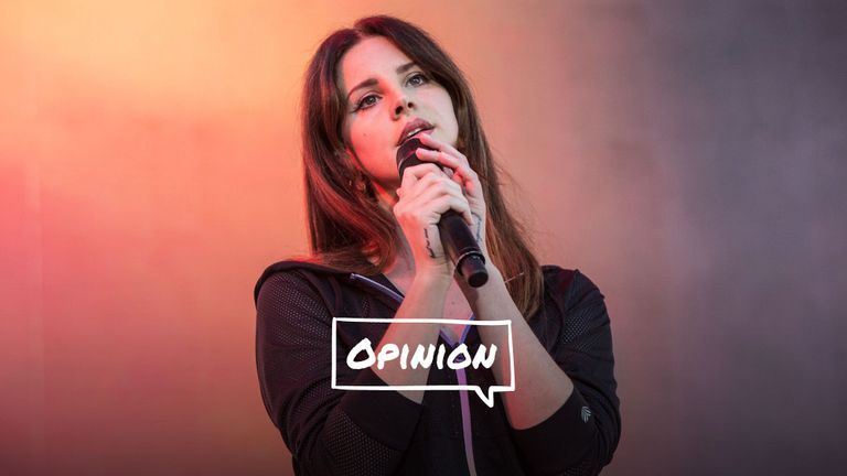 Nữ ca sĩ, nhạc sĩ Lana Del Rey.