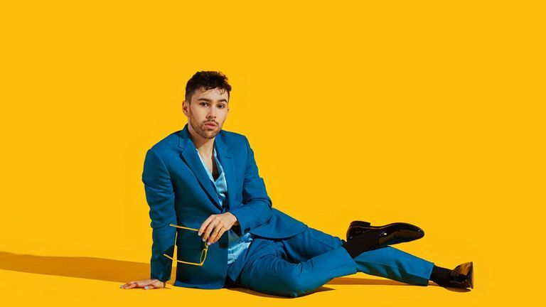 MAX: Butterflies, Colour Vision và phép màu của nhạc pop