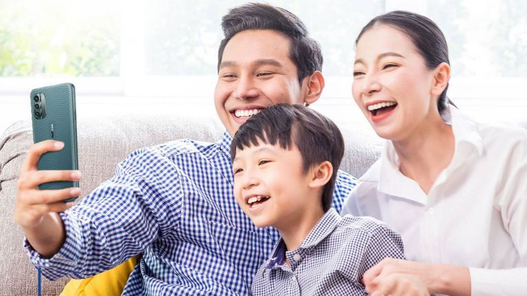 Đừng làm "người lớn cô đơn"