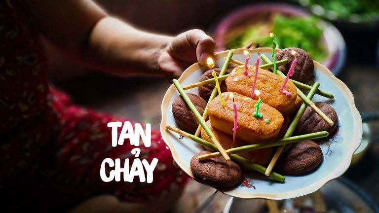 "Mình tự chế cái bánh sinh nhật cho má."