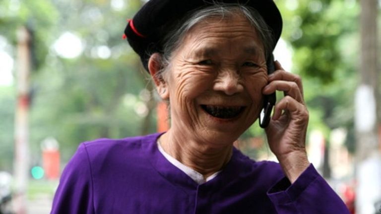 Why Do Vietnamese People “Alo” Over The Phone?