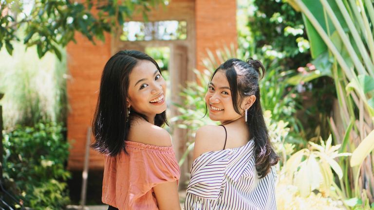 Tình bạn: Liều thuốc cho căn bệnh cô đơn trong xã hội "kết nối"