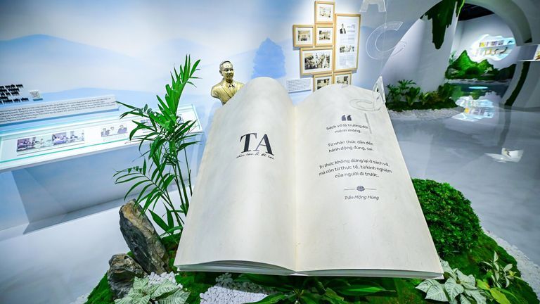 Gieo người, chờ mùa: Triết lý thầm lặng của ACB phía sau triển lãm “TA nhìn lại & để lại”