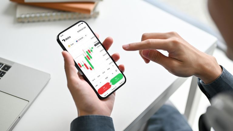 Tìm hướng đi trong thị trường Forex 2024: Lời chúc năm mới cho nhà giao dịch và nhà đầu tư  