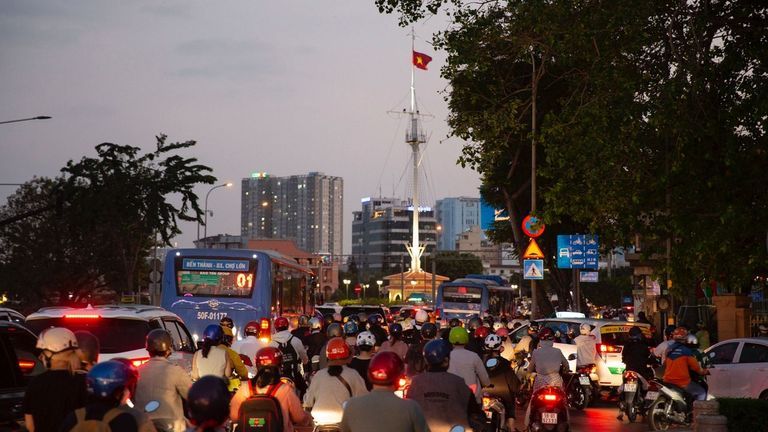 Rush hour traffic in Đ. Tôn Đức Thắng, Bến Nghé, Quận 1 | Source: Bobby Vu for Vietcetara