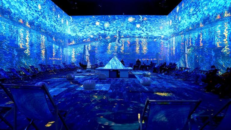 “Van Gogh: The Immersive Experience”: Nghệ Thuật Giữa Lòng Nghệ Thuật
