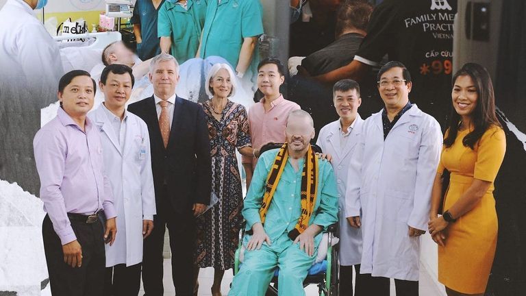 WeChoice Awards 2020: Ekip chữa trị phi công người Anh