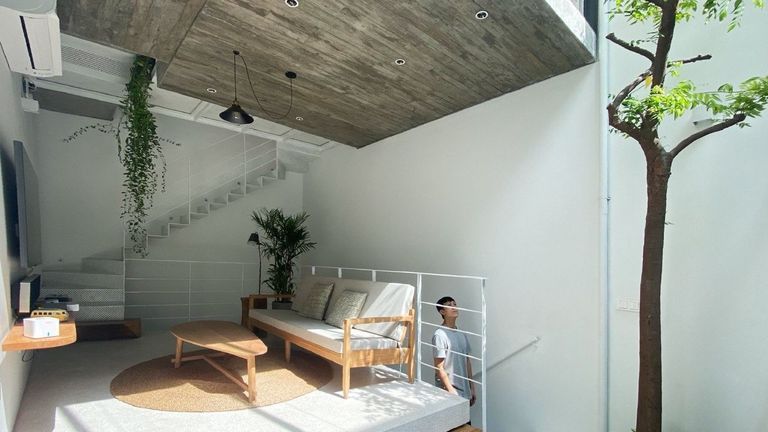 Nhà ống Việt Nam, lắp đặt HomeWifi của Viettel. |Nguồn: Viettel
