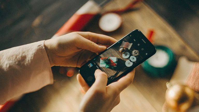 Dùng điện thoại cũ có thật sự lỗi thời?