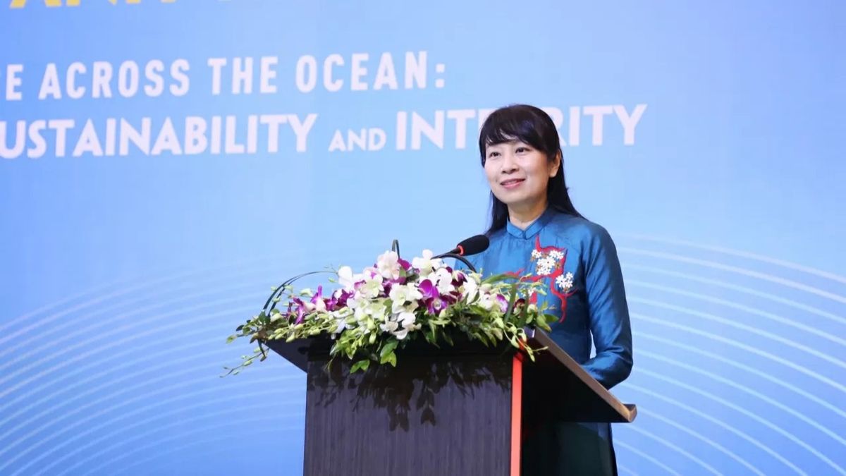The Hanoi Scholar Handed the Gavel to the World's Oceans