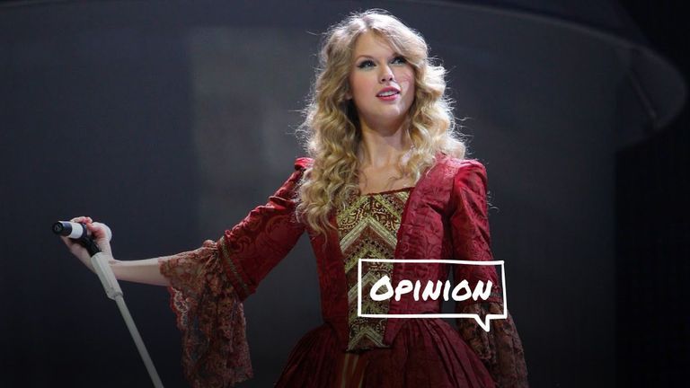 Taylor tại tour diễn Fearless năm 2009