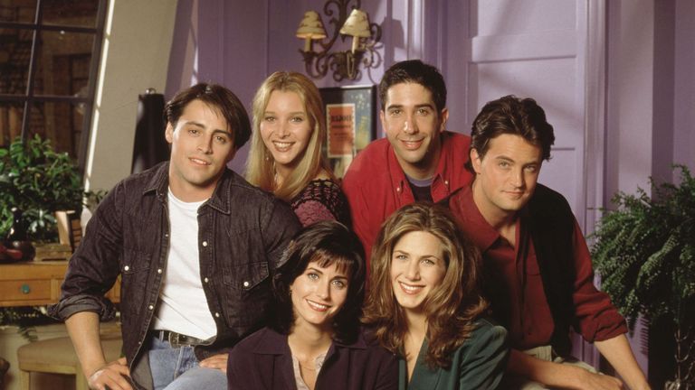 Giải mã tủ đồ trường tồn với thời gian của "Friends"