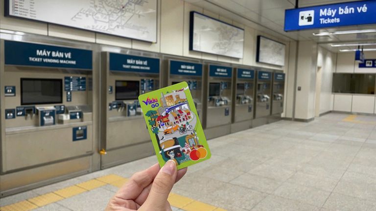 TP.HCM vận hành tuyến metro số 1, người dân nhận thẻ đi metro VikkiGO miễn phí