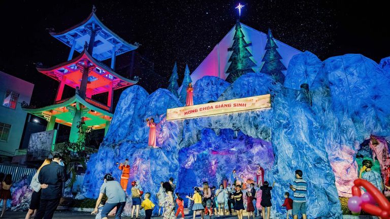 In Photos: Christmas In Saigon 2021