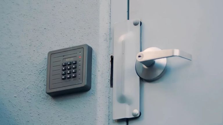 Hệ thống cảnh báo đột nhập được lắp đặt. | Nguồn: ALSOK