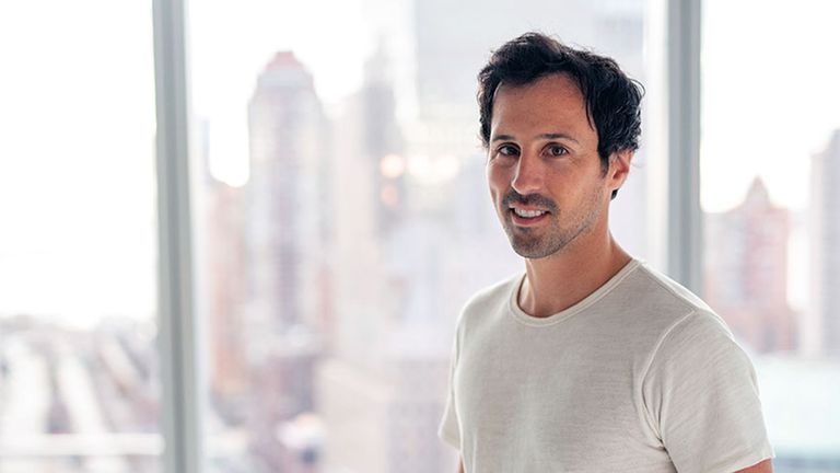 Ask A Senior: Joe Sabia — Gã hỏi 73 Questions cho Vogue